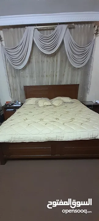 طقم سفرة / طقم كنب ضيوف/ كيزر ماء( سخان ) / مكيف 2 طن/ مفرش تخت وبرداية طقم/ قلاية كهربائية / طاولات