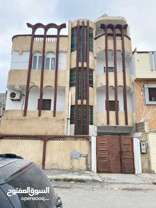 منزل متكون من تلاته ادوار خلف مستشفى الحوادت أبو سليم في مربع الفيلات
