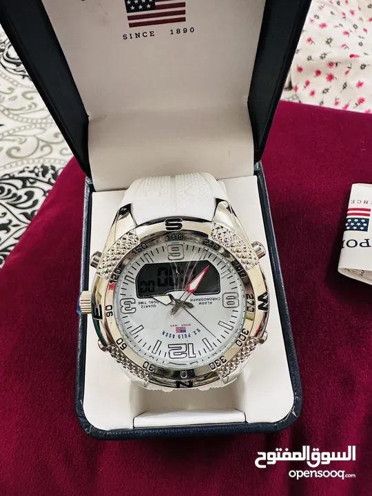 Brand new watch with box in white color u wanted gift