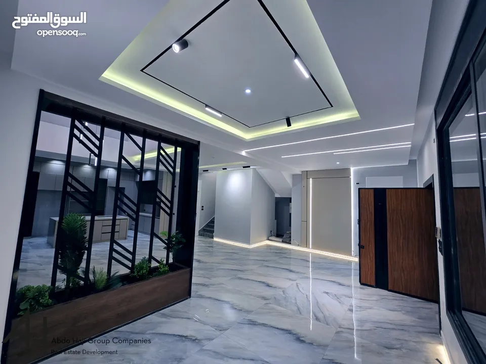 فيلا طابقين وروف للبيع الراهبات الورديه