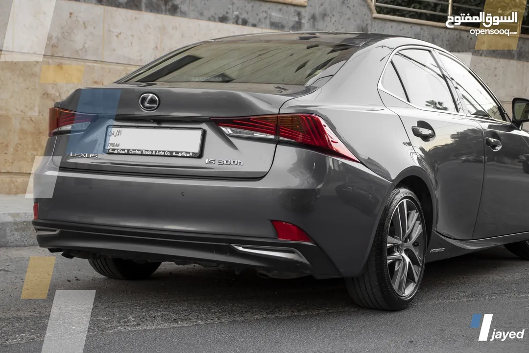Lexus IS300H 2018 - للبيع