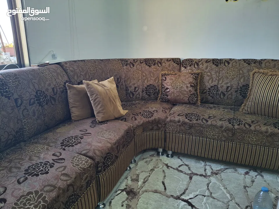 طقم كورنر 8 مقاعد مستعمل بحالة جيده وبسعر مغري جدا(قابل للمفاصلة)