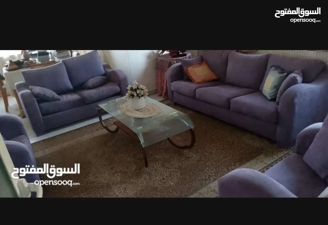 طقم كنب مع طاولة صغيرة