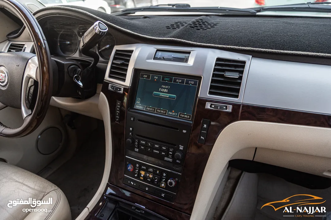 Cadillac Escalade 2008   السيارة مميزة جدا و قطعت مسافة 179,000 كيلو متر فقط