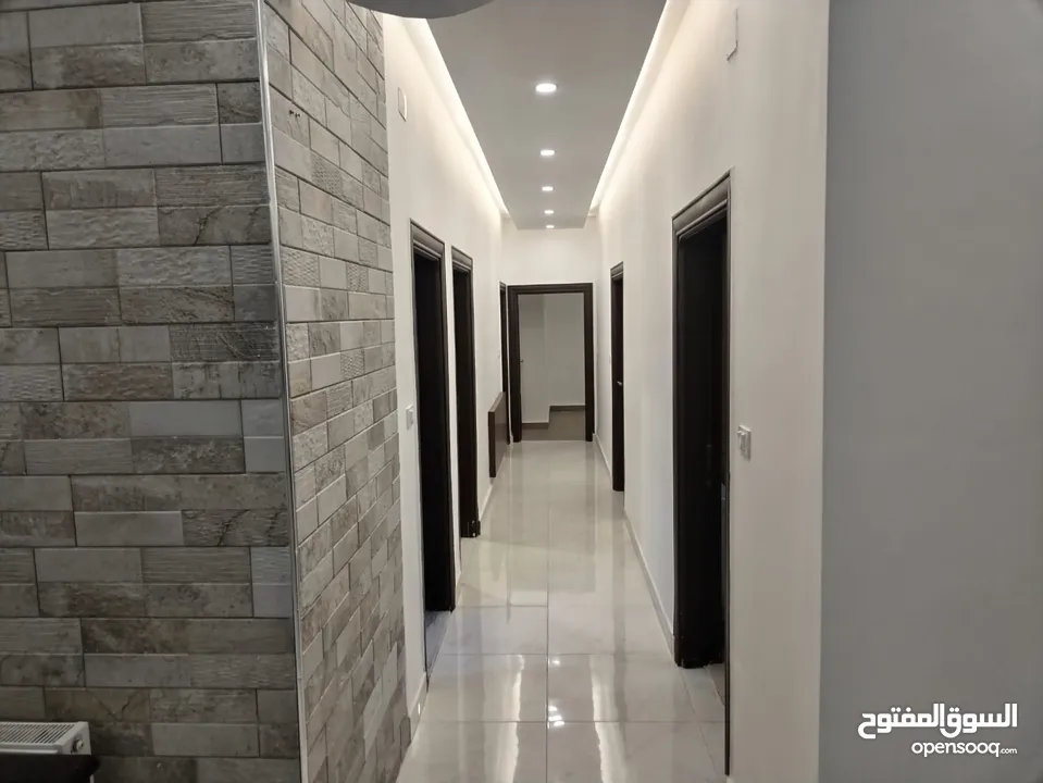 شقة فارغة للإيجار في عبدون - REF: 14542