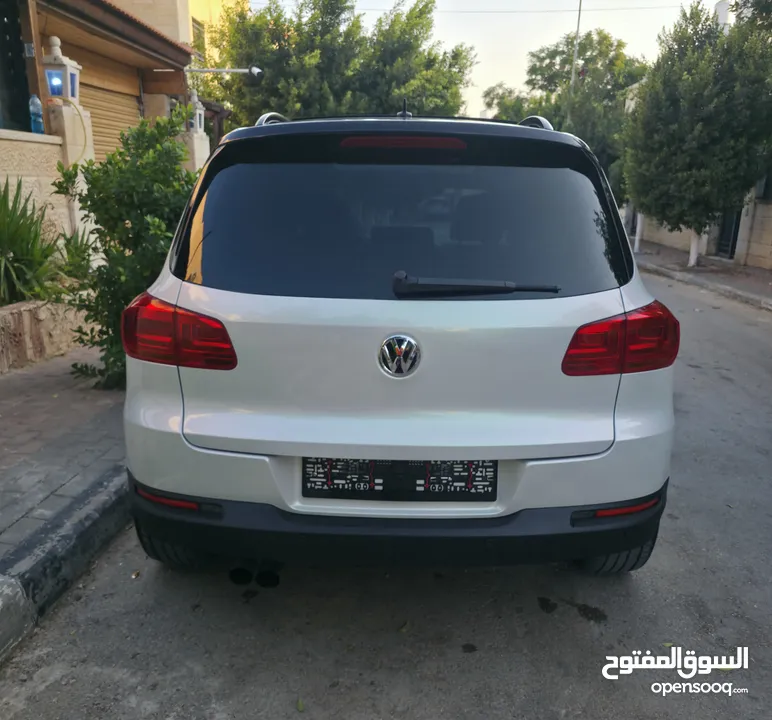 تيجوان  مميز.   دفع رباعي بانزين بحاله الوكاله محرك جير عالفحص ولا دقه عداد قليل.