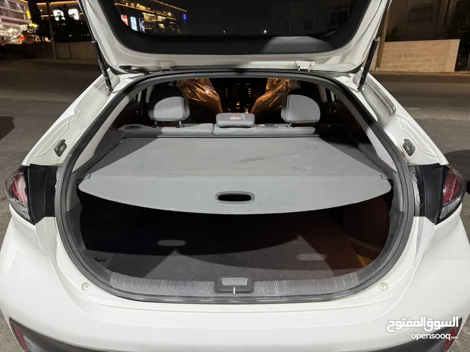 Hyundai IONIQ HYBRID  كفالة على البطارية لغاية 2029 من الوكالة عداد قليل اصلي ،بحالة الوكالة !