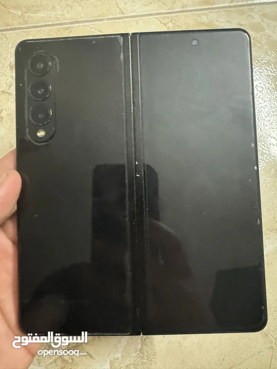 تلفون Galaxy Z Fold3 5G للبيع بحالة ممتازة