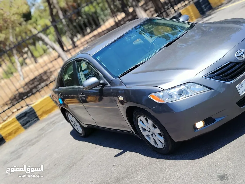 تويوتا كامري 2008 بنزين أصلي السيارة نخب لا ينقصها شيء خلفي جيد بسعر 5500 دينار ترخيص سنه كامله دهان