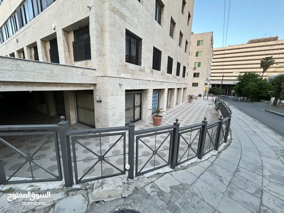 طابق أرضي تجاري للبيع أو الايجار في الشميساني