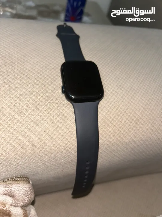 ساعة apple watch i8 بحالة الوكالة 45 انش استخدام شهرين للبيع بسعر مغري