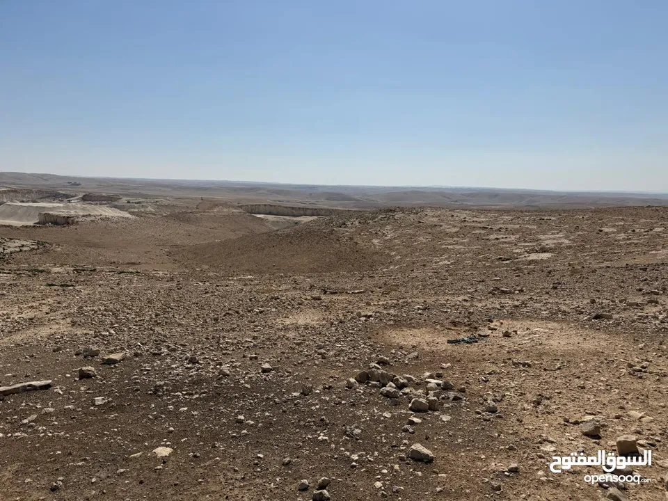 فرصة استثمارية مميزة في قطعة أرض غنية بالحجر الجِيري ضمن حدود بلدية الحُجرة