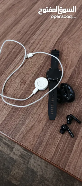 ساعة وسماعة huawei الاصليه لون اسود huawei smart watch gt 2 huawei freebuds 4i
