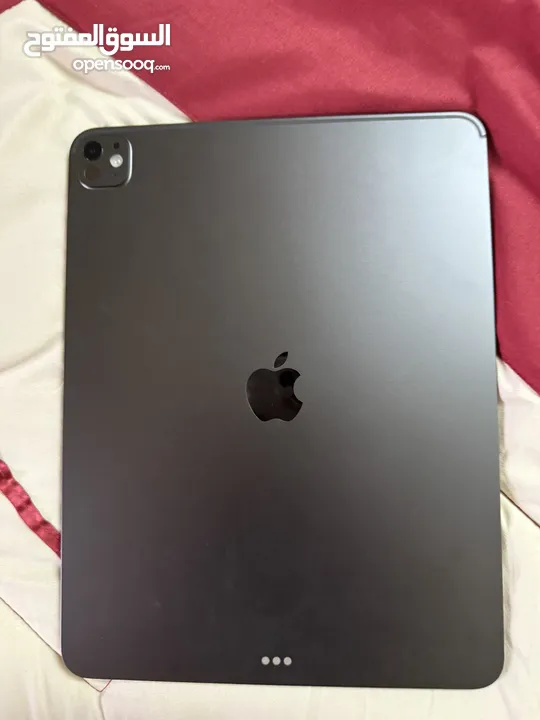 ايباد m4 13 inc مشحون 5 مرات ولاشي فيه مفتوح كرتونه الجهاز