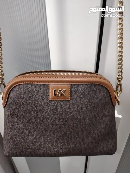 MICHAEL KORS SLING BAG (BROWN GOLD)