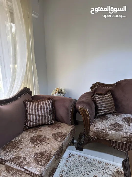 طقم كنب وطاولات عدد 3