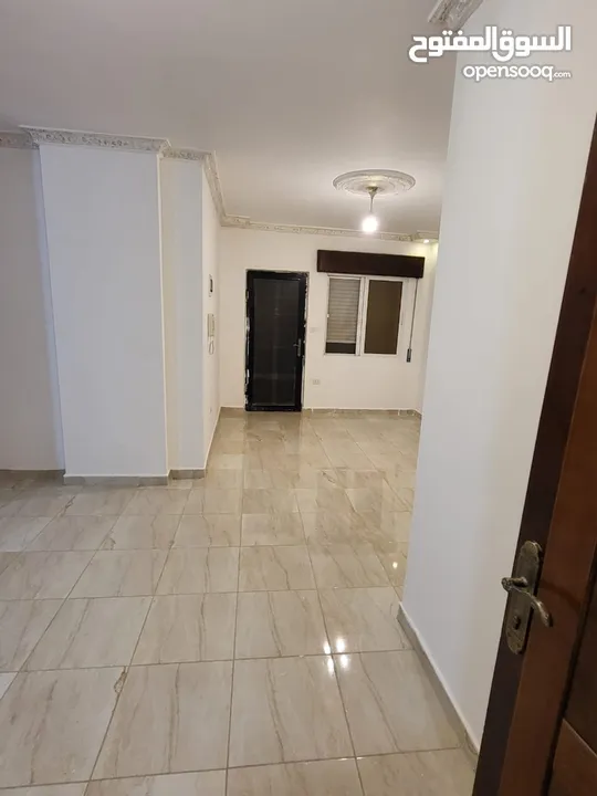 شقق سكنية فارغ ومفروش للطالبات