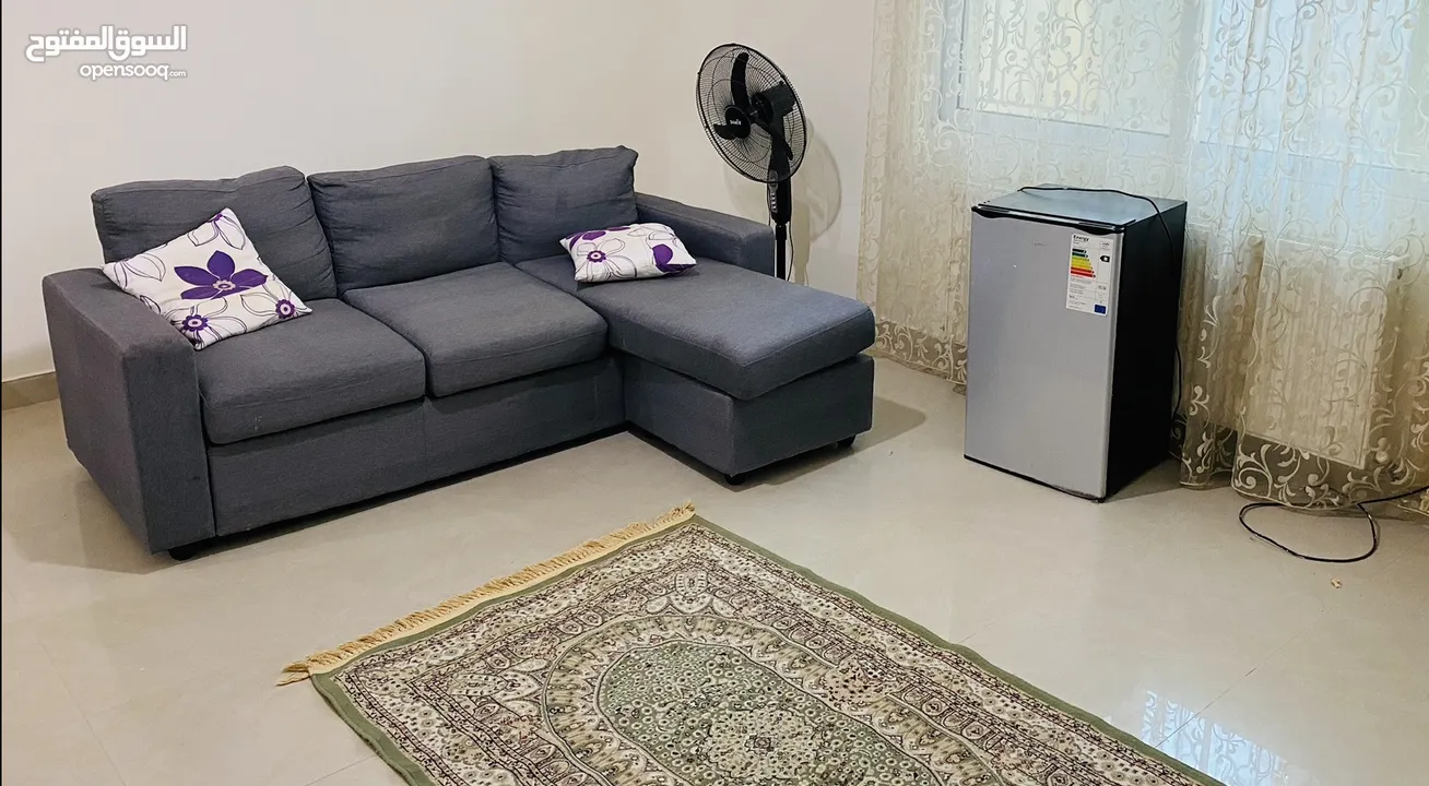 ستوديو مفروش مع حديقه للايجار لطلاب جامعة العلوم التطبيقية