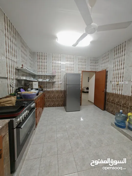 شقه فله كبيره للعوائل في المعبيلة الثامنه. Big flat for rent in Mabillah 8