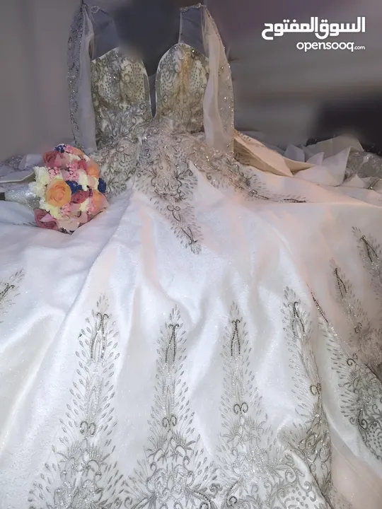 فستان زفاف سكري