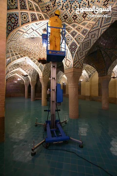 Man-lift for maintaining mosques and buildings  منصة العمل الجوية لصيانة المساجد والمباني