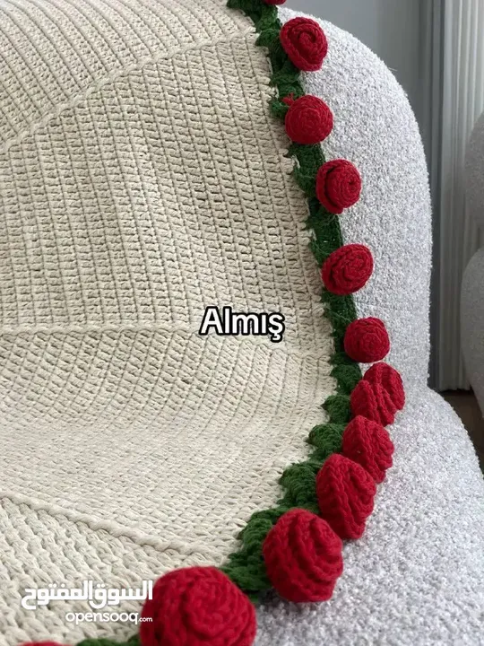 باقة ورد كروشيه يدوية - ترند أنيق لتزيين الطاولات والهدايا، تصميم فني بلمسة أنثوية راقية.