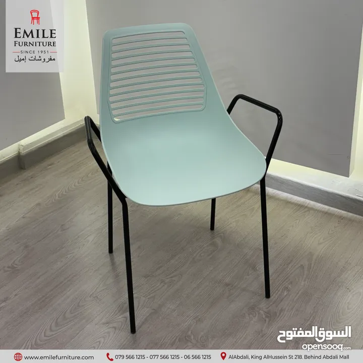 كرسي عظم أرجل معدن  مع أيدي بألوان مميزة
