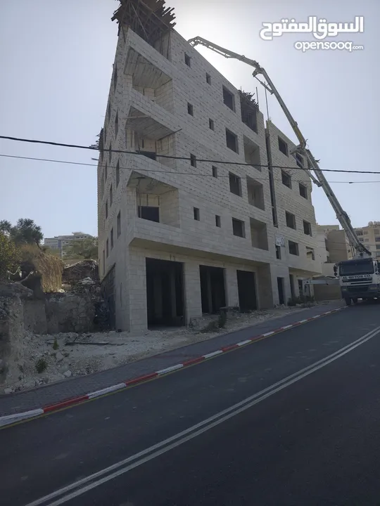 شقق ومحلات تجارية