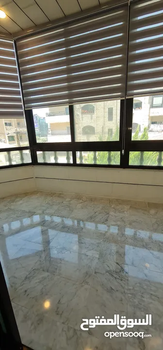 شقة للبيع في  الجاردنز  وقرب شارع المدينة المنورة 200م طابق اول علي شارعين بحالة جيدة جدا بسعر مغري