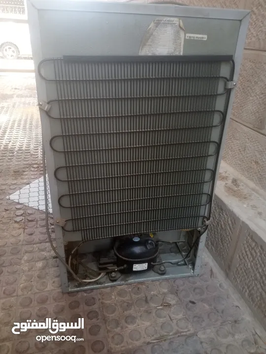 ثلاجة مكتب