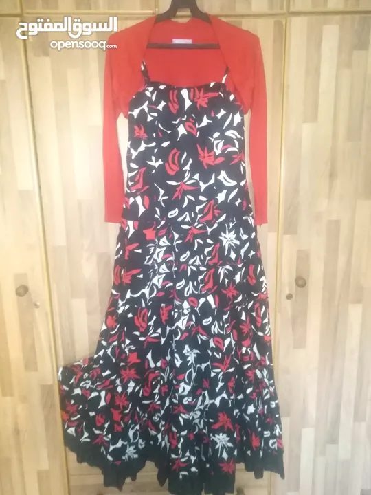 فستان اسود واحمر طويل مع جاكيت قصير احمر بأكمام طويلة جديد غير مستعمل ماركة H&M مقاس L بلبس 40 و42