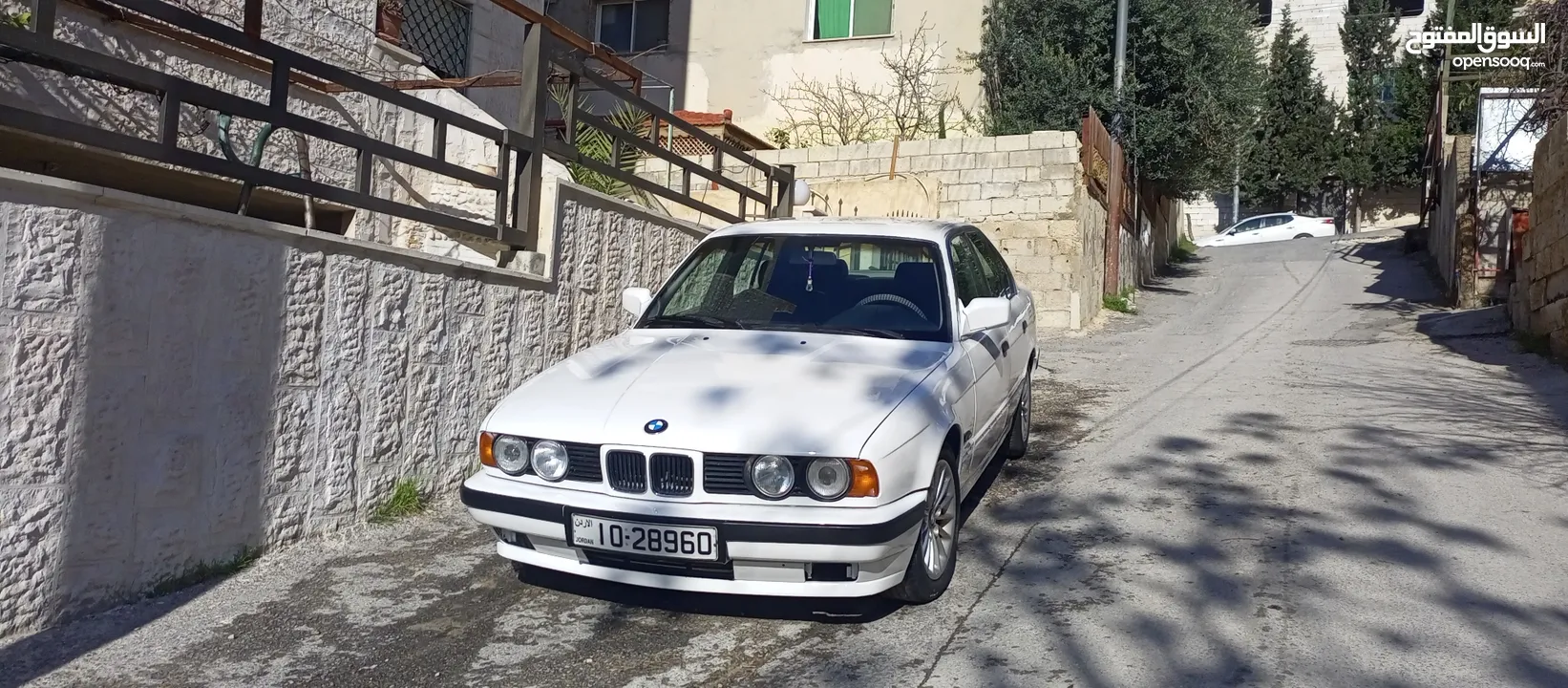 BMW 520i للبيع كاش فقط بداعي السفر  السياره ستعمال شيخ يعني سياره حبت بلادها الله يبارك لصاحب النصيب