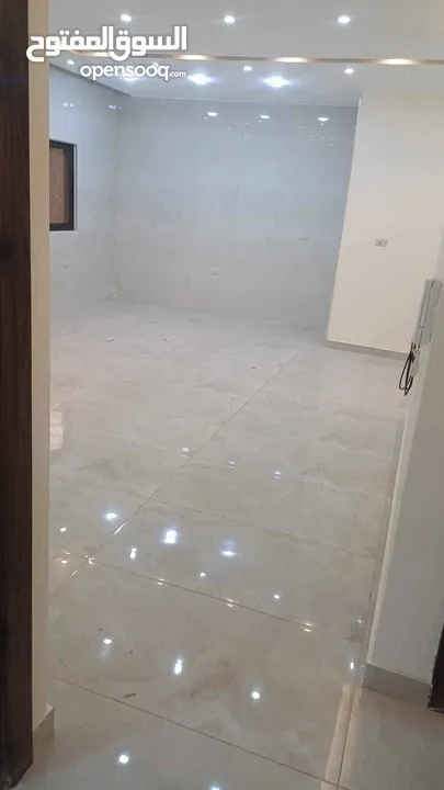 شقه جاهزة للبيع بناء جديد لم تسكن من قبل.