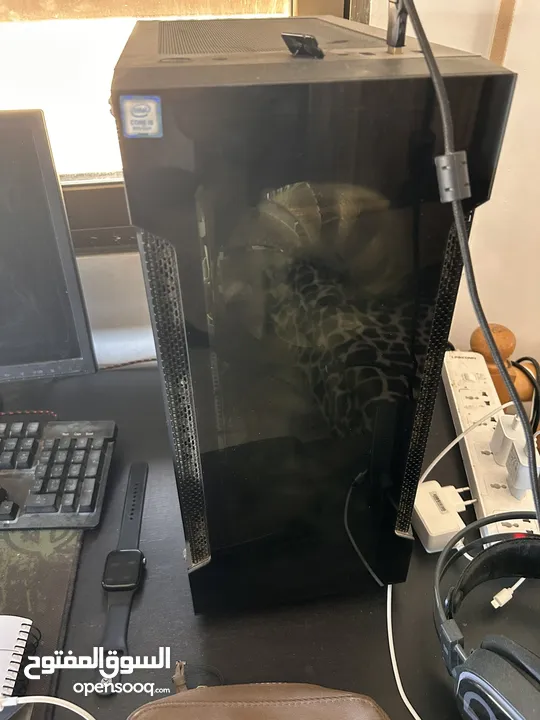 Pc مع شاشه وماوس وكيبورد وسماعه للبيع