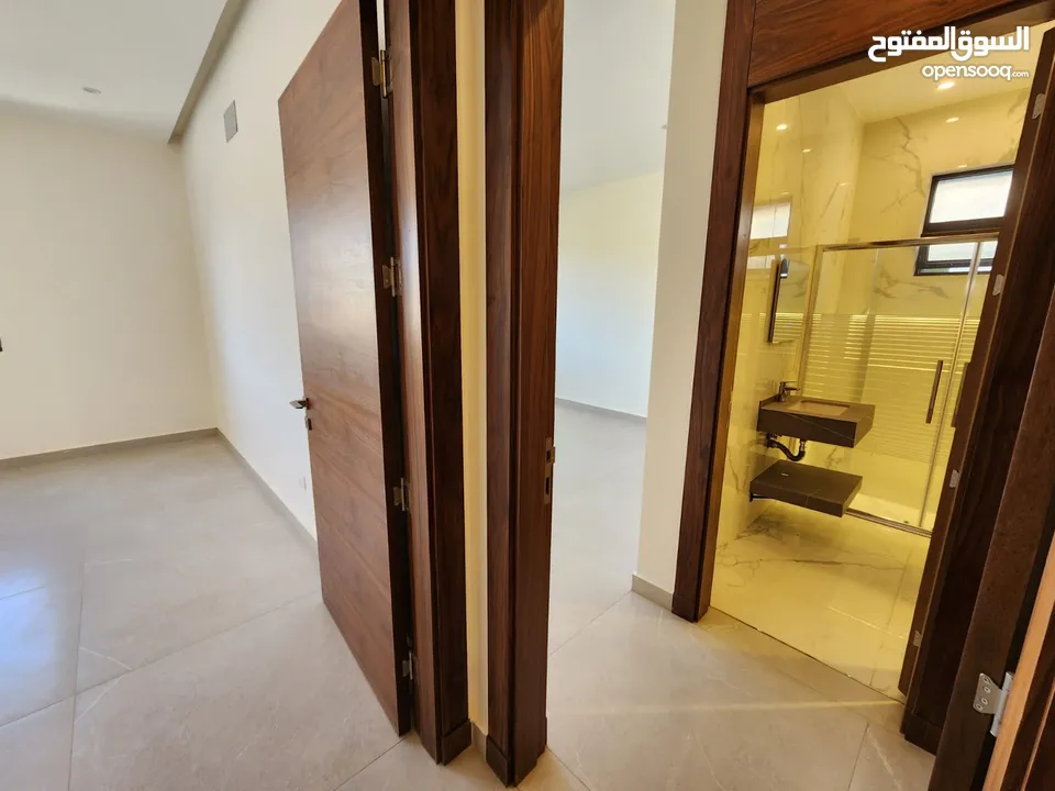 شقة طابقية فاخرة للبيع في عبدون  ref : 14385
