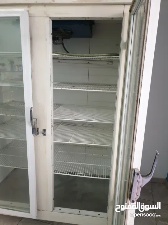 ثلاجه 2 أبواب سوبرماركت ... البيع لعدم توفر المكان