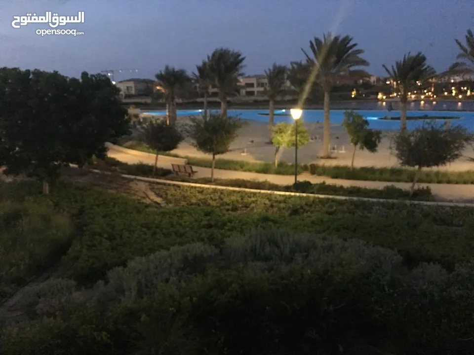 فيلا استاند الوان في مراسي اريزو مع إطلالة على البحيرة وحمام السباحة