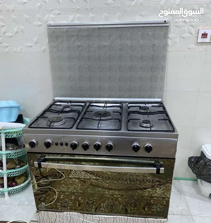 طباخ إيطالي. كلش نظيف وسعره ب 350  وبي مجال