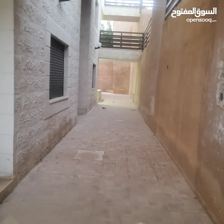 3 شقق باقي من المشروع السلط منطقة اسكان المهندسين شقق سوبر ديلوكس شبه ارضي موقع ممتاز أبراج البلقأ