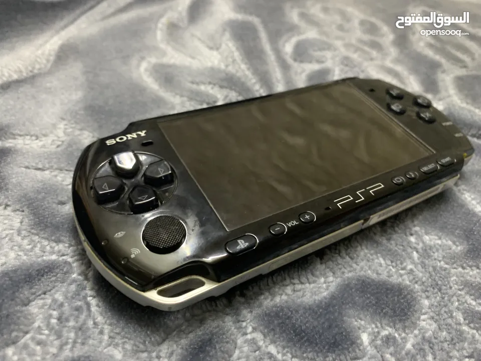 Psp اصلي مستعمل مع اربعة سيدي و حافظة اصلية و شنطة اصلية من عام 2000