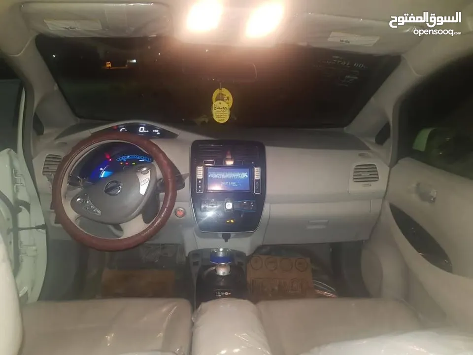 سيارة نيسان ليف للبيع  مواصفات جيدة للتواصل رقم الهاتف في الاعلان