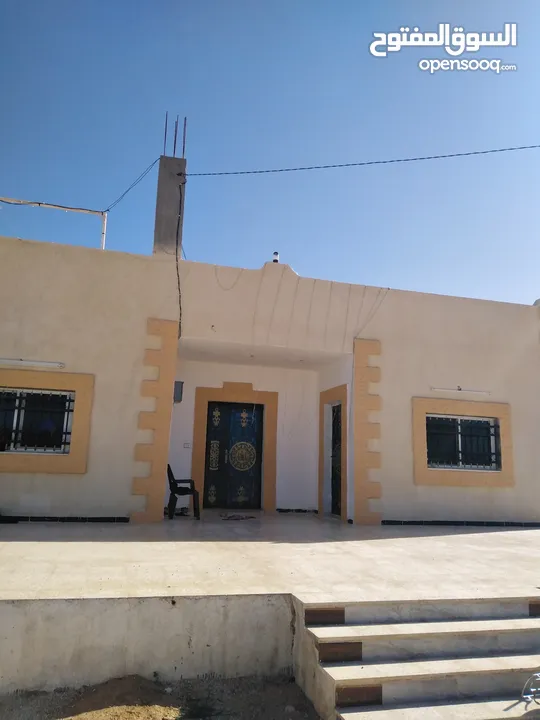 بيت للبيع في المفرق الاغدير الأخضر 3 غرف نوم ومطبخ وحمام وغرفت مضافه 5
