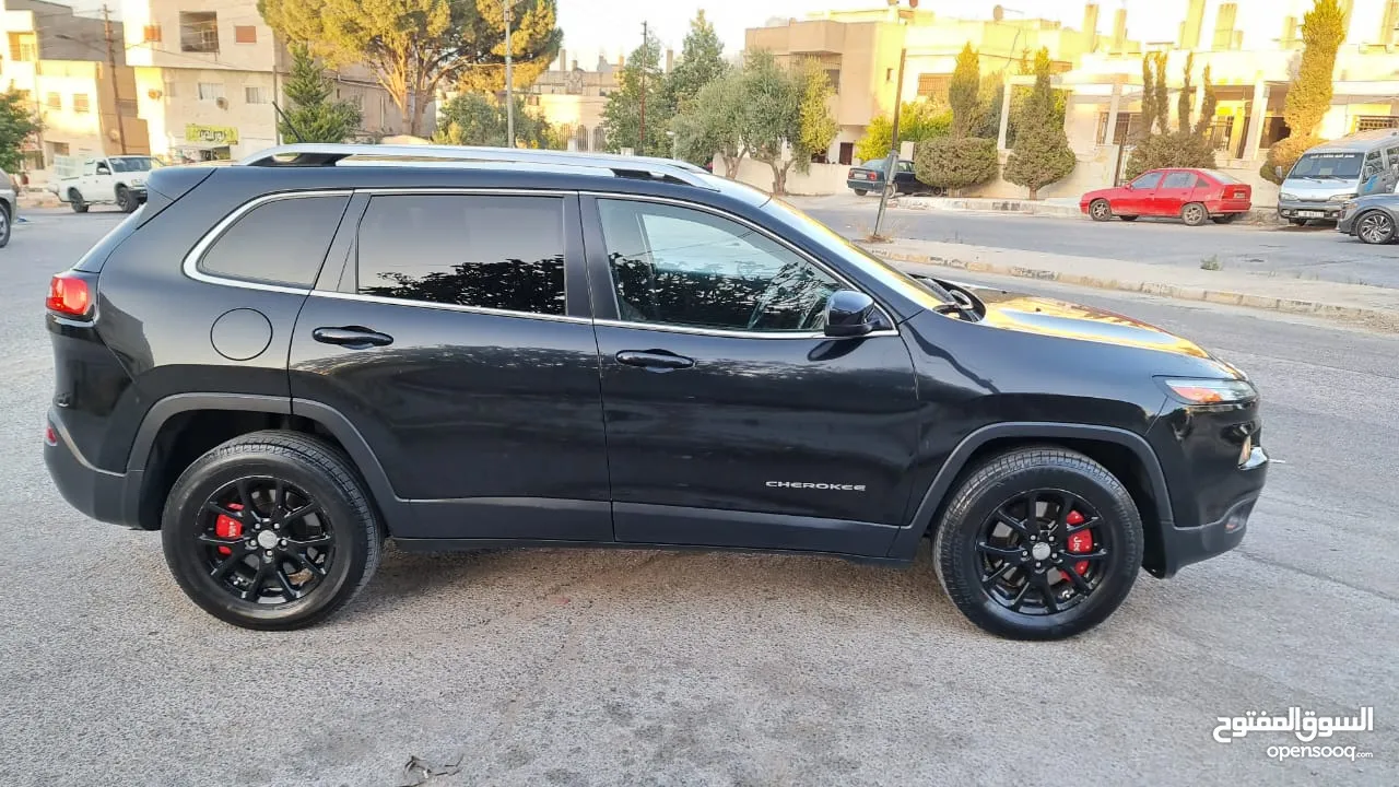 جيب شيروكي 2015 sport & Black Edition  كرت ابيض ماتور اقتصادي
