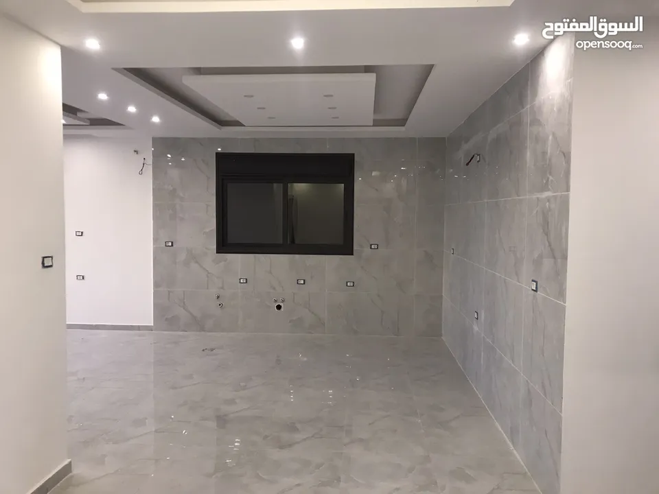 شقه ارضيه طابقيه مميزه للبيع او البدل