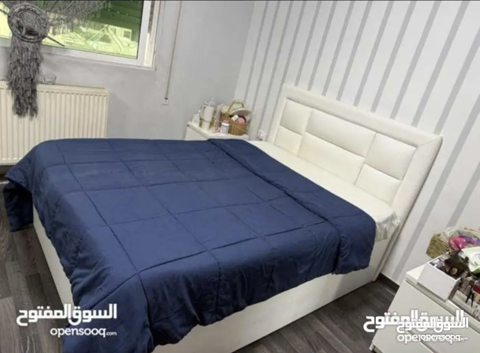 تخت مفرد ونص ستاندرد مع بوكس لون ابيض بحالة ممتازة استعمال اقل من سنة من ميداس خشب لاتيه مع فرشته