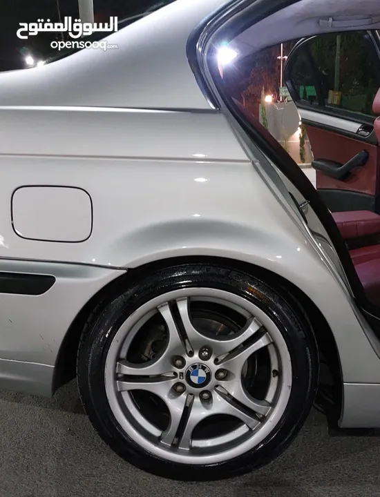 BMW 320i.  للبيع
