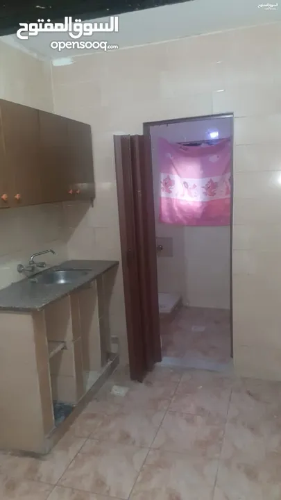 غرفة وحمام ومطبخ منفصلات للأجار