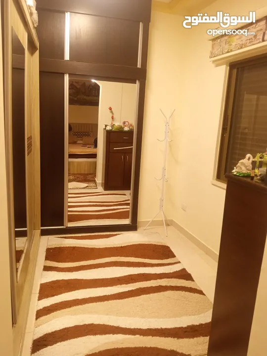 شقه للبيع طابق ارضي موقع مميز