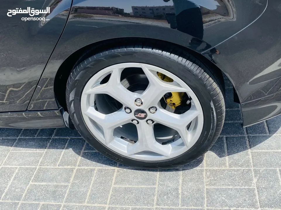 Ford Focus ST 2.0L for sale in abudhabi. 4 cylinder engine