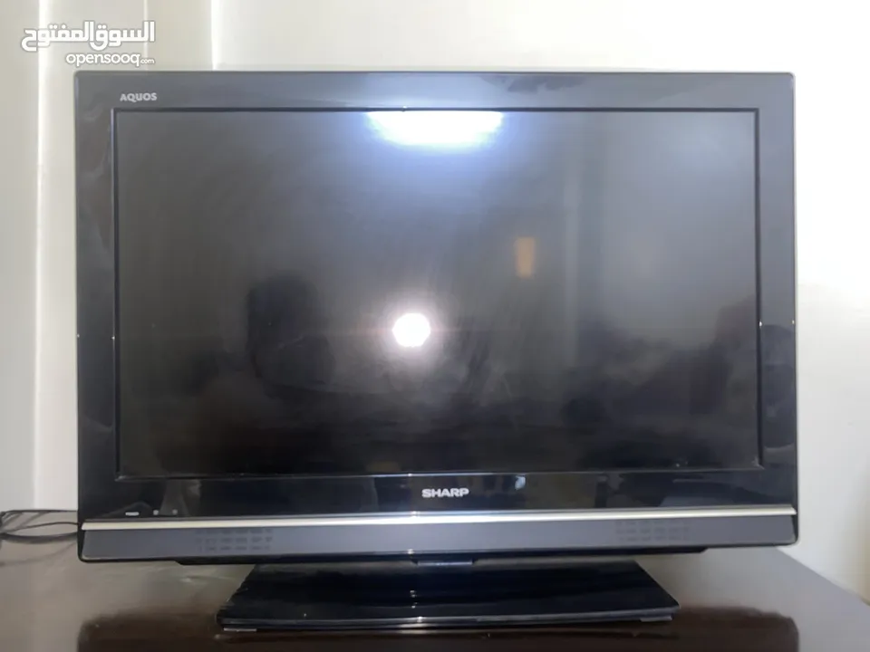 شاشتان ( تلفزيون وشاشة كمبيوتر)